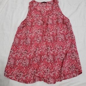 Sleeveless light blouse